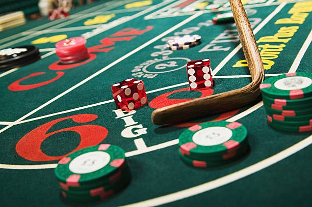 Live Casino Hold'em table on sky99 login showing dealer, community cards, and player interface